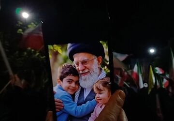 صدایِ تپش قلب‌ها لحظه‌به‌لحظه در یاد رهبر شهید