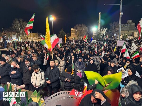 اجتماع شبانه منتظران در قروه؛ قرائت دعای استغاثه به امام زمان (عج) همزمان با سراسر کشور