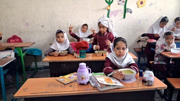 «آش انقلاب» در دبستان استقلال حاجی‌آباد