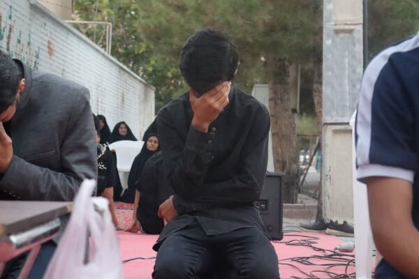 حضور پر رنگ نوجوانان در مراسم قرائت دعای زیارت عاشورا 