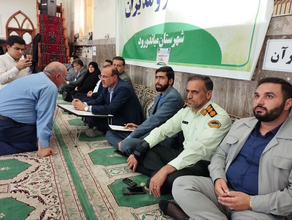 برپایی میز خدمت به‌مناسبت هفته دولت در میاندورود 