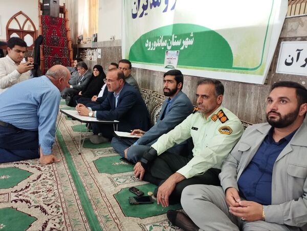 برپایی میز خدمت به‌مناسبت هفته دولت در میاندورود 