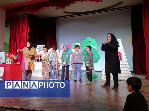 نمایش خاله سوسکه  در کانون پرورش فکری کودکان و نوجوانان 