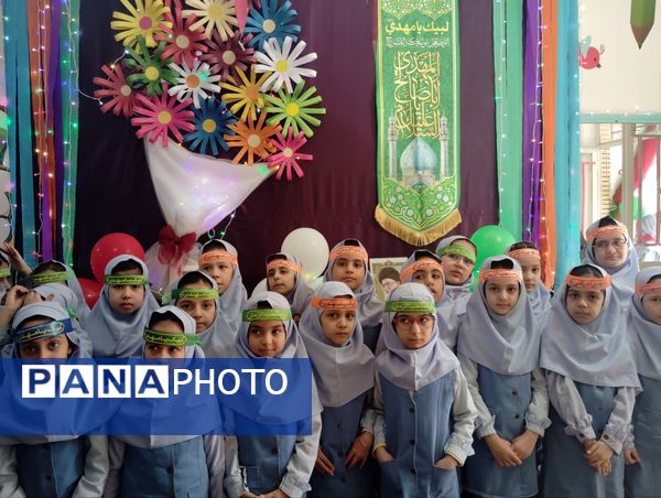 حال و هوای جشن ۲۲ بهمن در دبستان بهاردانش