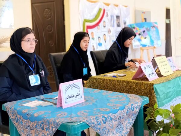 انتخابات مدرسه‌ای در دبیرستان هیات امنایی مطهره گالیکش