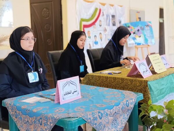 انتخابات مدرسه‌ای در دبیرستان هیات امنایی مطهره گالیکش