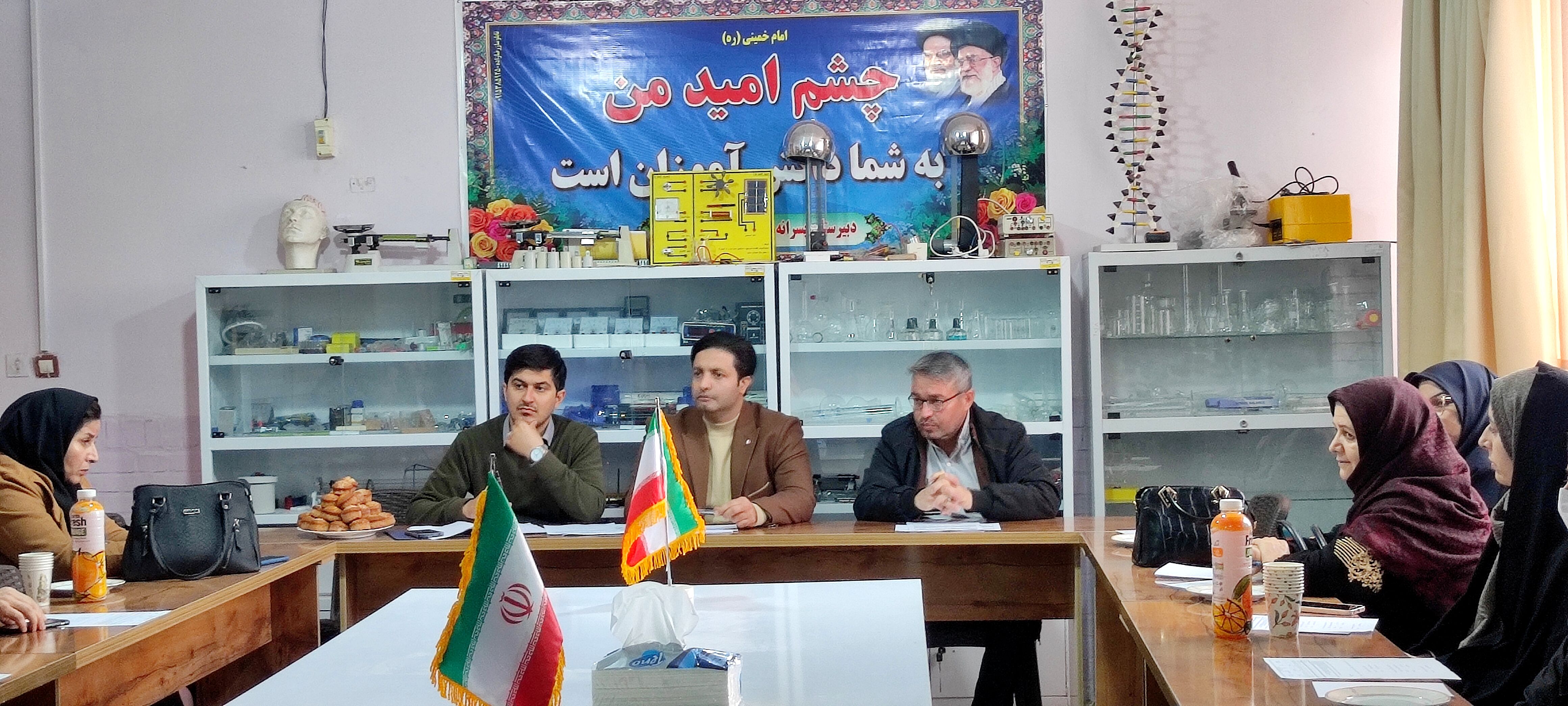 برگزاری کارگاه هدایت تحصیلی پایه نهم در دبیرستان فرزانگان شیروان