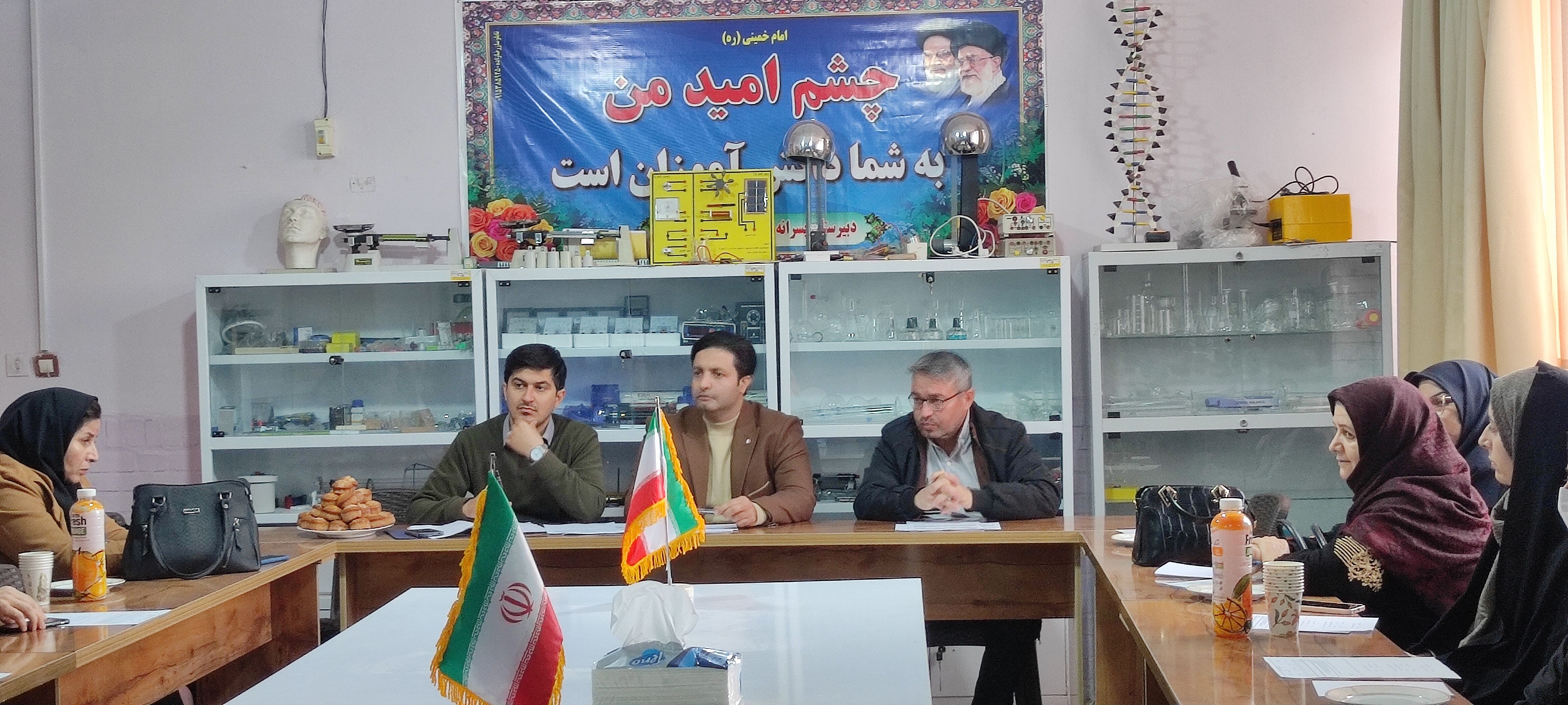 برگزاری کارگاه هدایت تحصیلی پایه نهم در دبیرستان فرزانگان شیروان