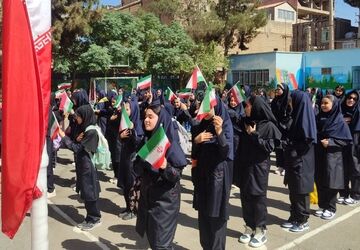 جشن جوانه‌ها؛ آغاز یک مسیر تازه برای دانش‌آموزان هفتمی دبیرستان شهید بهرامی