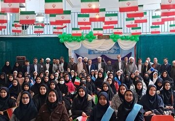 افتتاحیه نمایشگاه مدرسه انقلاب در شیراز 