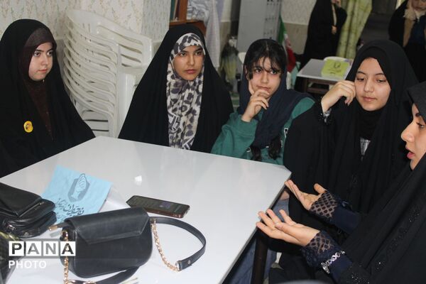 پاتوق دختران نوجوان مبارز در سملقان 