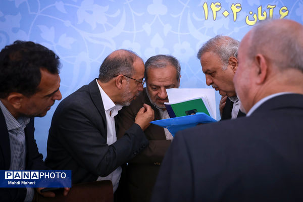 نشست صمیمی وزیر آموزش و پرورش با اعضای فراکسیون فرهنگیان