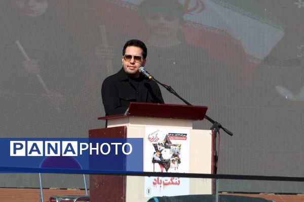 استادیوم ورزشی شهدای شهرستان قدس میزبان پرشورترین مراسم روز دانش‌آموز 