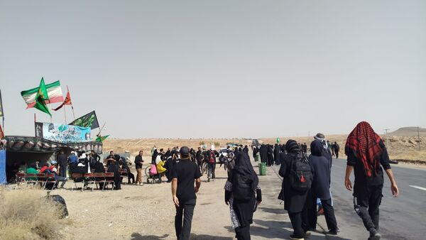 پیاده روی زائران امام رضا(ع) از ملک آباد تا مشهد 