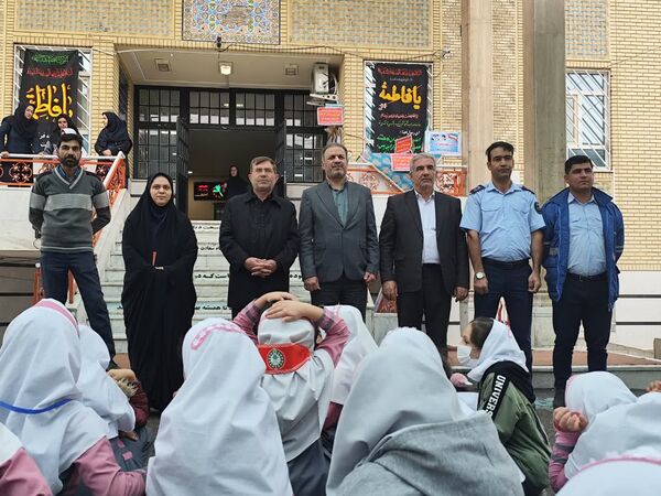 بیست و ششمین مانور زلزله و ایمنی در دبستان شهید تیمور فروغی 