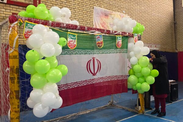 رقابت دانش‌آموزان رباط‌کریم در مسابقات بین مدرسه‌ای فوتسال