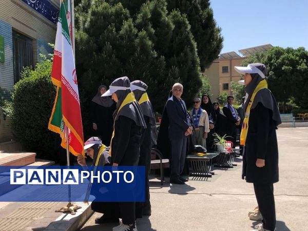 بازدید ارزیاب سازمان دانش‌آموزی کشور از دبیرستان تشکیلاتی المهدی ناحیه ۵ مشهد