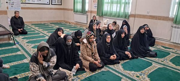 جلسه آموزش خانواده در دبستان هاشمی رفسنجانی  ناحیه یک  مشهد