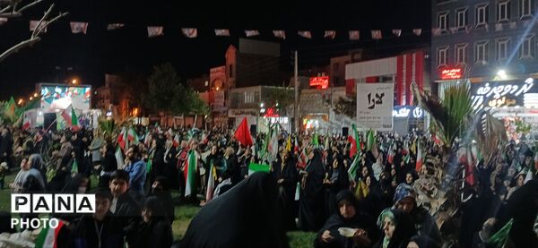 حضور پررنگ مردمان هشتگرد در راهپیمایی هرشب 