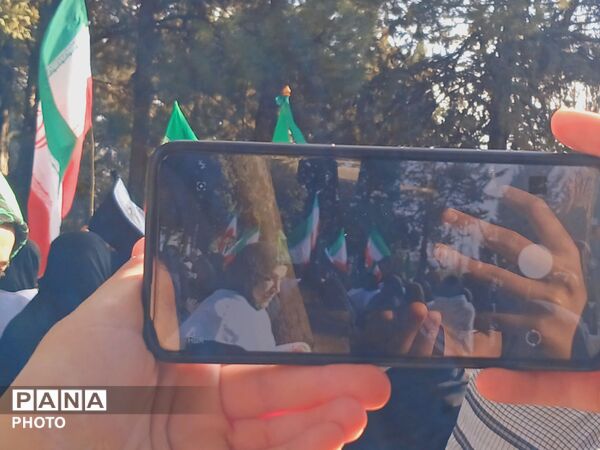 همایش بانوان کفن‌پوش لردگانی؛ جلوه‌ای از وفاداری و بیعت با امام امت