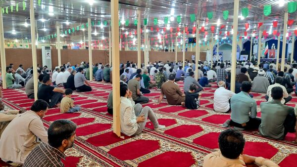 تجمع نمازگزاران نماز جمعه قشم در روز خشم و نصر