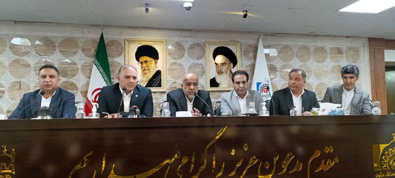 نشست هم اندیشی و پرسش و پاسخ مدیرکل امور مالیاتی خراسان رضوی و اعضای اتاق اصناف مشهد