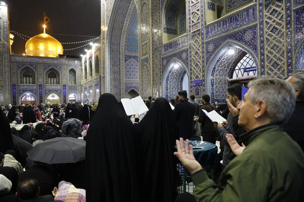 دیدار عاشقان با امام رضا(ع) در آخرین شب قدر