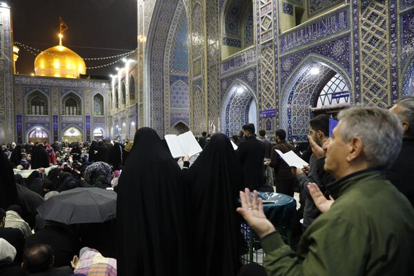 دیدار عاشقان با امام رضا(ع) در آخرین شب قدر