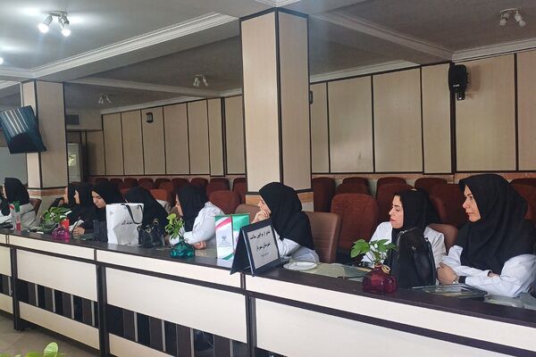 تقدیر از مراقبین سلامت و ارگان‌های مرتبط با حوزه سلامت در اداره آموزش و پرورش شهریار 