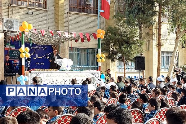 نواختن زنگ بازگشایی مدارس در دبستان علی بن ابیطالب(ع) باقرشهر
