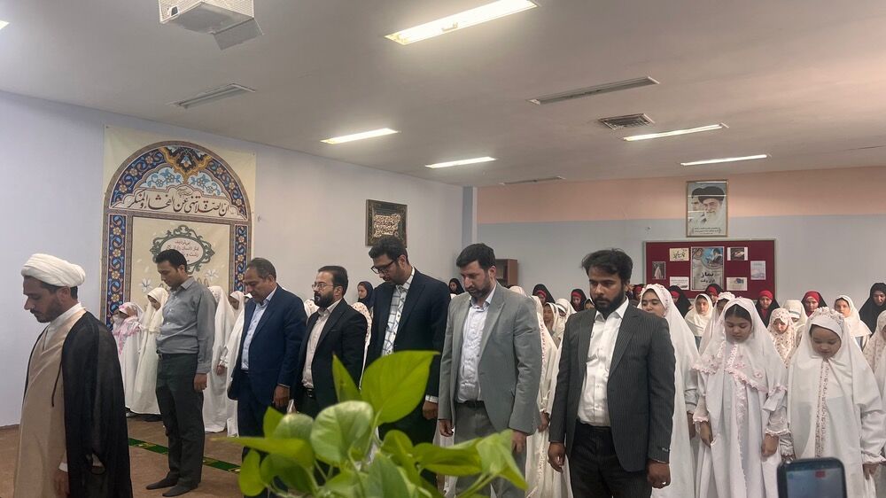 طنین انداز شدن زنگ نماز در دبستان لطیفه 