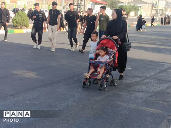 مشقِ عشق با پاهای کوچک روایت زائران خردسال کاشمر
