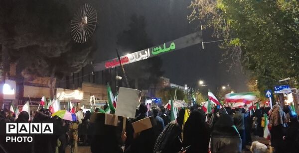حماسه‌ حضور در زیر باران