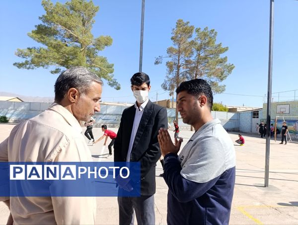 بازدید کارشناس تربیت بدنی شهرستان خلیل آباد از دبیرستان رئیس زاده 