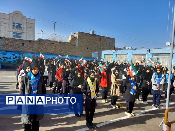 گرامیداشت ۱۲ بهمن در دبیرستان نماز و نیایش