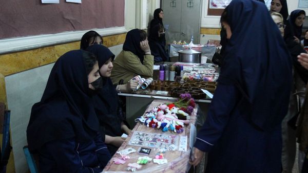 بازارچه دانش‌آموزی دبیرستان سپیده کاشانی ناحیه۱ 