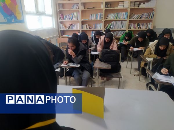 اجرای طرح مدادم در دبیرستان دخترانه امید 