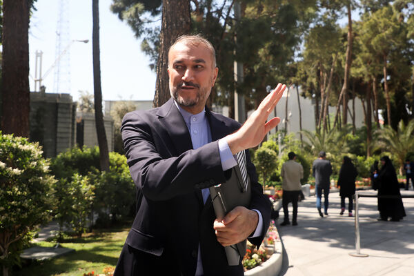 دیپلمات شهید