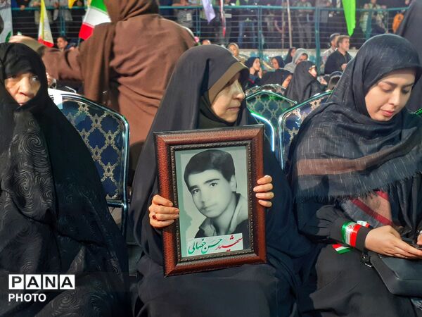 نهمین کنگره شهدا با گرامیداشت ۱۱۰۰ شهید فرهنگی و دانش‌آموزی منطقه ۱۶ تهران