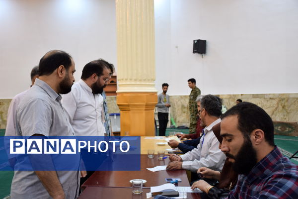 حضور پرشور حماسه سازان نهم دی در چهاردهمین دوره انتخابات ریاست جمهوری 