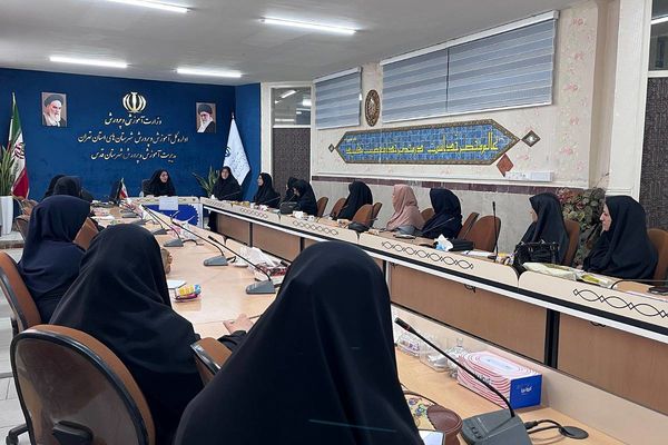 جلسه عفاف و حجاب با موضوع نقش زن در دفاع از حریم ولایت و زیست عفیفانه