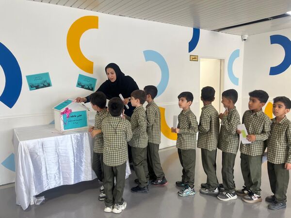 مهربانی دانش‌آموزان دبستان شهید تندگویان در جشن عاطفه‌ها