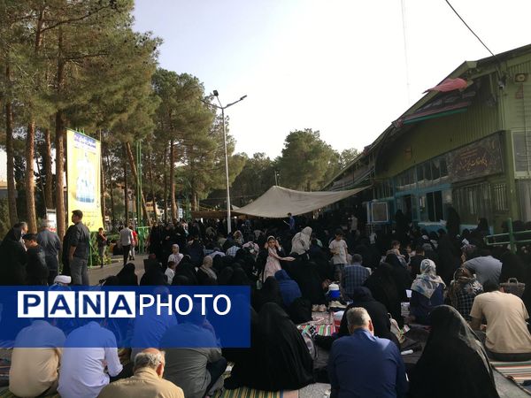 برپایی مراسم دعای عرفه در گلستان شهدای اصفهان