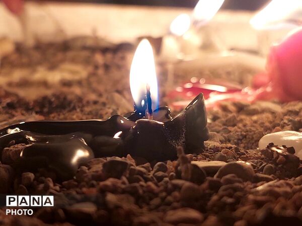 شمع ها هم‌نوا با خیمه‌ها در شامِ غریبان