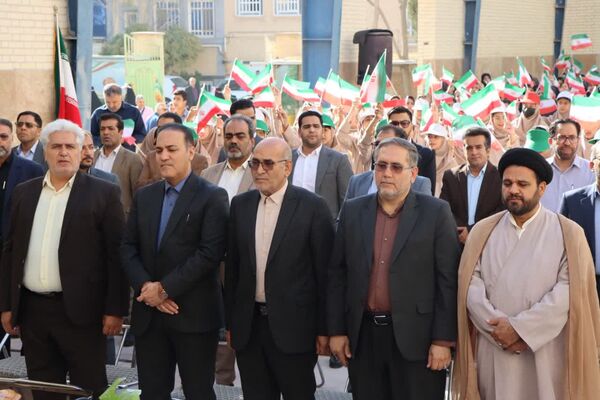 مراسم جشن ملی عاطفه‌ها در دبیرستان دخترانه شهید دکتر پاکنژاد یزد 