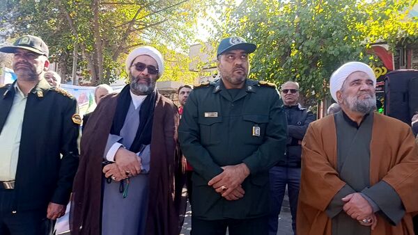 جوشش حماسه در گام های کوچک دانش آموزان امروز سفیران فردا
