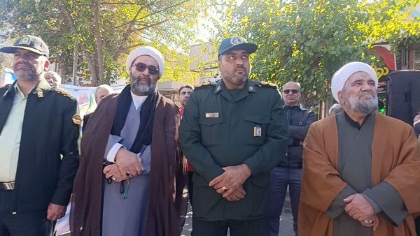 جوشش حماسه در گام های کوچک دانش آموزان امروز سفیران فردا