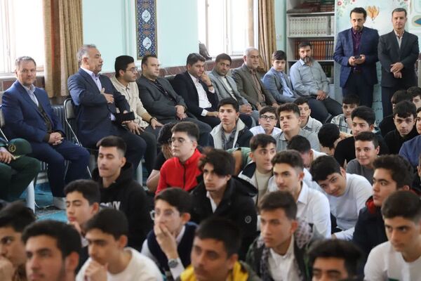 آیین نواخته شدن زنگ نماز در مدارس آذربایجان شرقی با حضور معاون آموزش متوسطه وزارت آموزش و پرورش