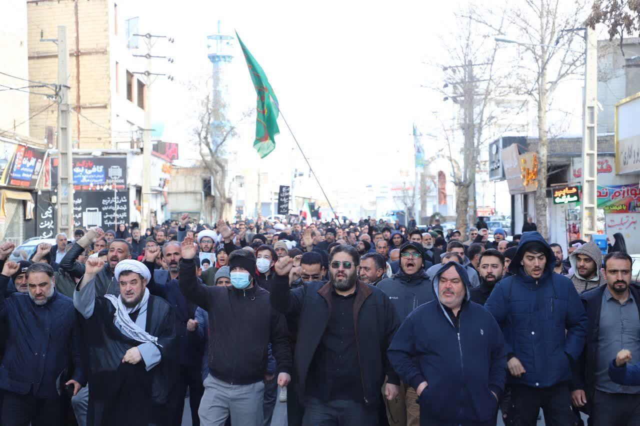 مردم روزه‌دار کمالشهر در پی شهادت رهبر انقلاب به عزاداری پرداختند