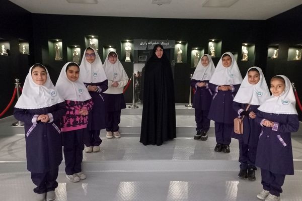 افتتاح «تالار مشاهیر» دبستان دخترانه رازی؛ پلی میان گذشته پرافتخار و آینده روشن